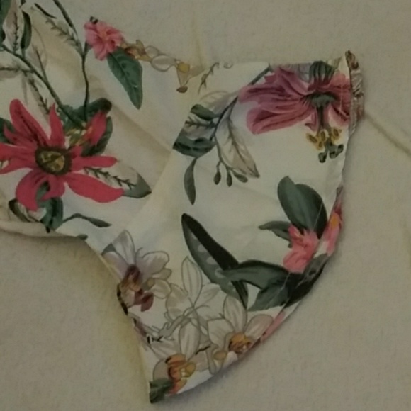 Harpa floral blouse with keyhole closure in back - Picture 3 of 5